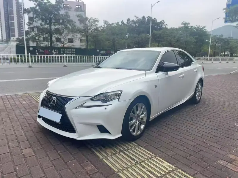 Lexus IS 200t F SPORT, 2015 — фото 1