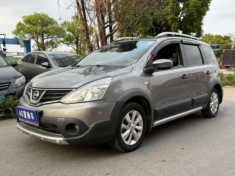 Nissan Livina Dynamic Sharp 1.6XL CVT Comfort Edition, 2013 — фото 1