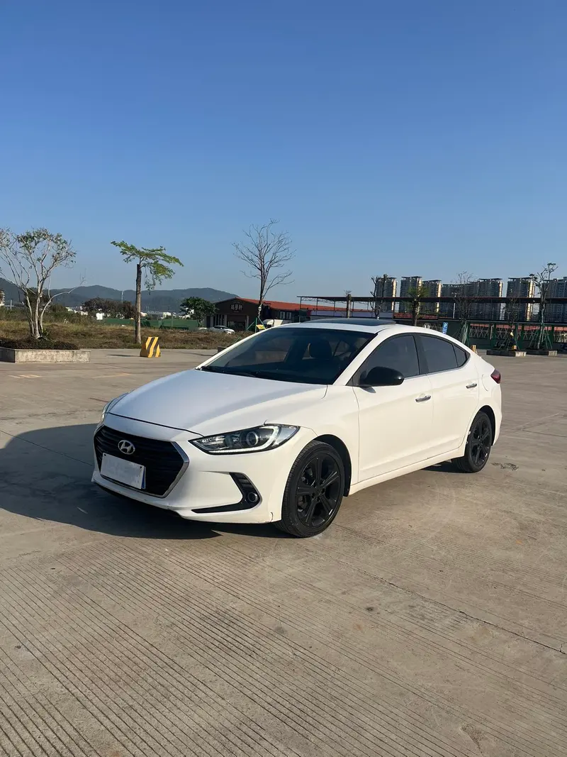 Hyundai Elantra Lingdong 1.4T Dual Clutch Stylish · Version, 2018 — фото 1