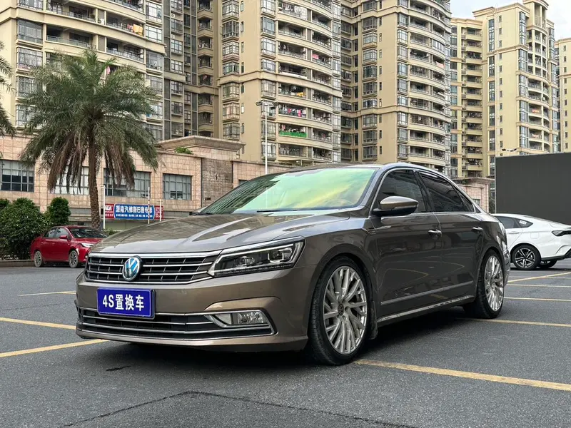 Volkswagen Passat 280TSI DSG Premium Edition, 2016 — фото 1