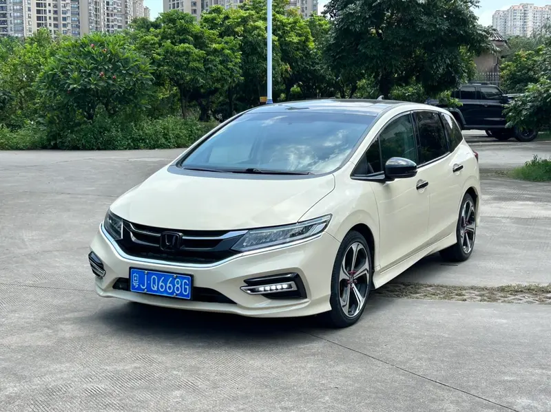 Honda Jade 210TURBO CVT Luxury Edition 5 Seater, 2017 — фото 1