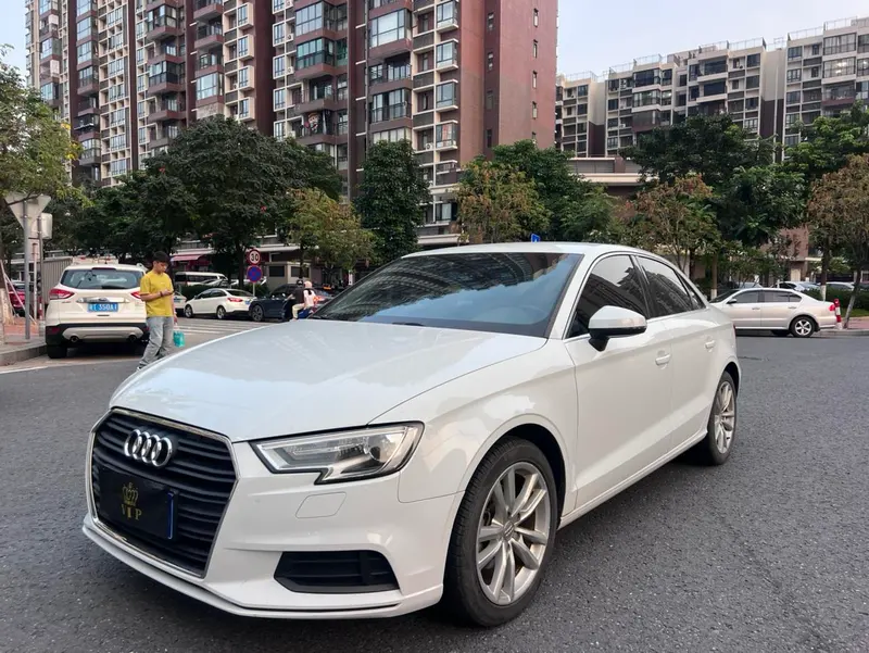 Audi A3 Limousine 35 TFSI Version, 2017 — фото 1