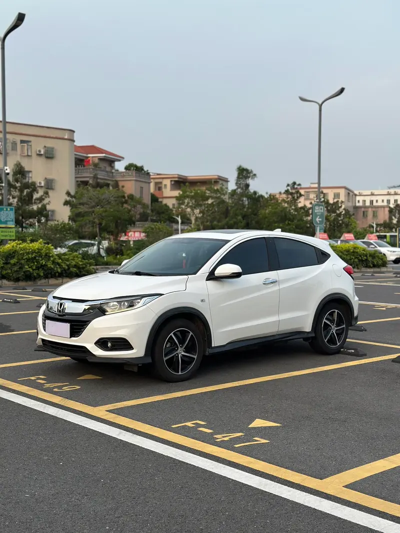Honda Vezel 1.5L CVT Edition, 2020 — фото 1