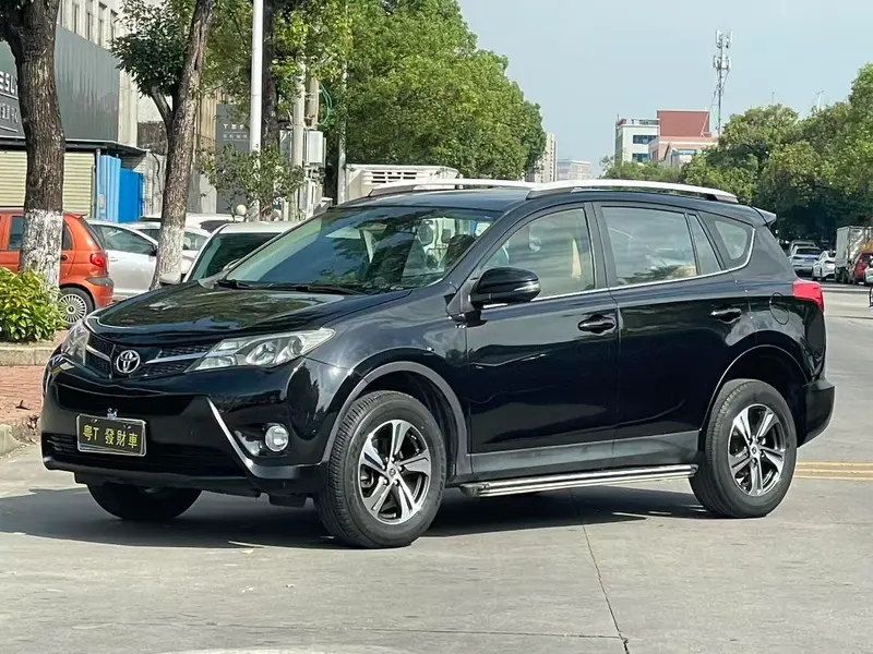 Toyota RAV4 2.0L CVT 2WD Style Edition, 2015 — фото 1
