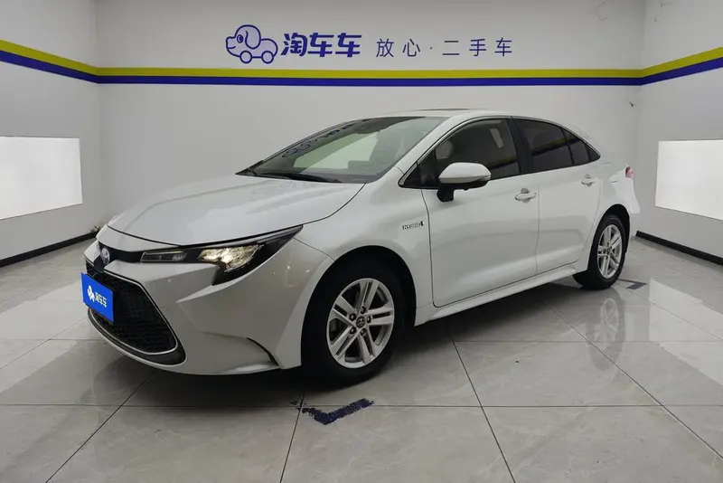 Toyota Levin Dual Engine 1.8H E-CVT Luxury Edition, 2021 — фото 1