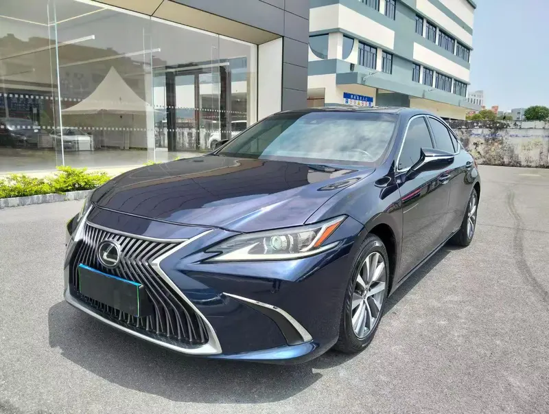 Lexus ES 200 Edition CN6, 2020 — фото 1