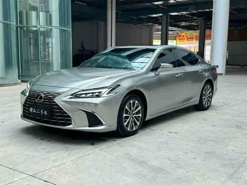 Lexus ES, 2025