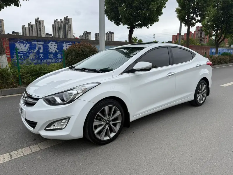Hyundai Elantra Langdong 1.6L Auto Leading Version, 2015 — фото 1