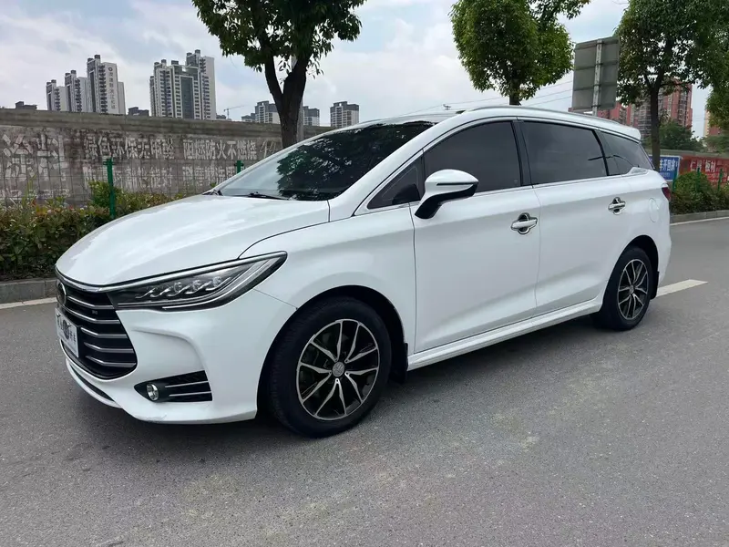 BYD Song MAX 1.5T Auto Smart Connected Elite Version 7 Seater, 2017 — фото 1