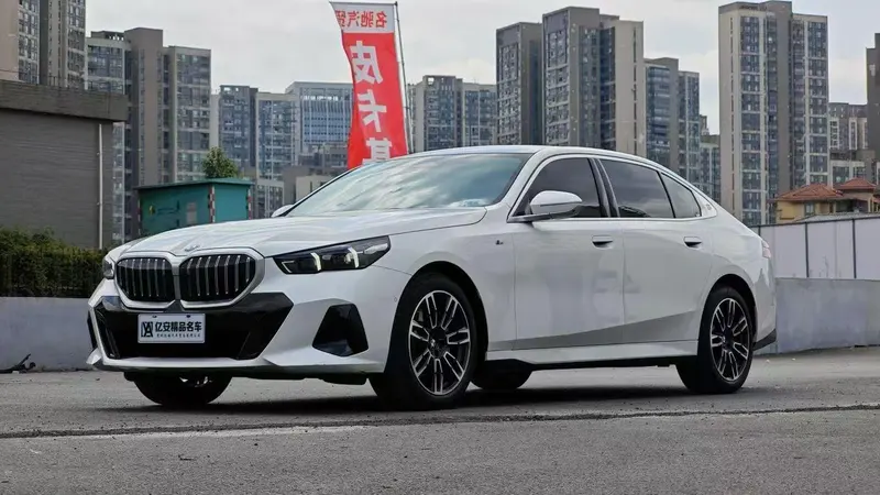BMW 5-Series, 2025