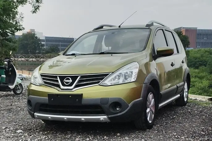 Nissan Livina Dynamic Sharp 1.6XL CVT Comfort Edition, 2013 — фото 1