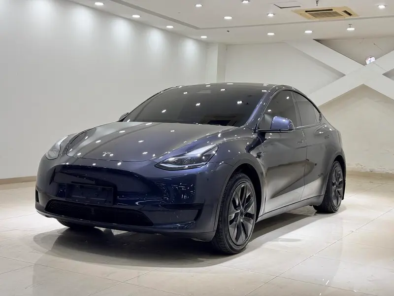 Tesla Model Y, 2024