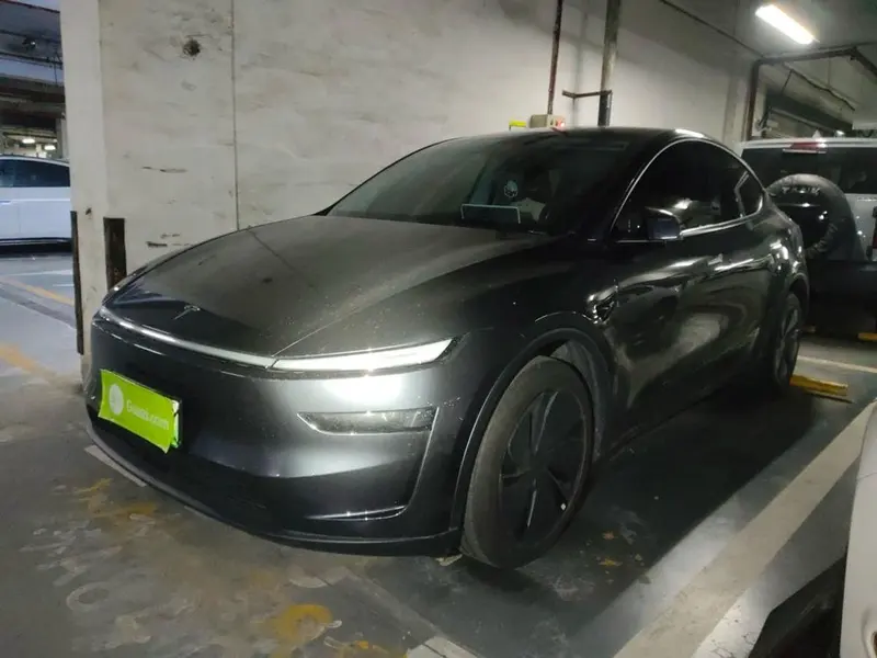 Tesla Model Y, 2025