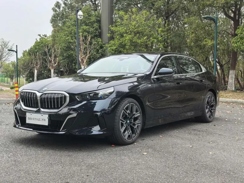 BMW 5-Series, 2025