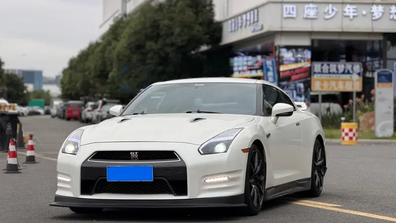 Nissan GT-R, 2012