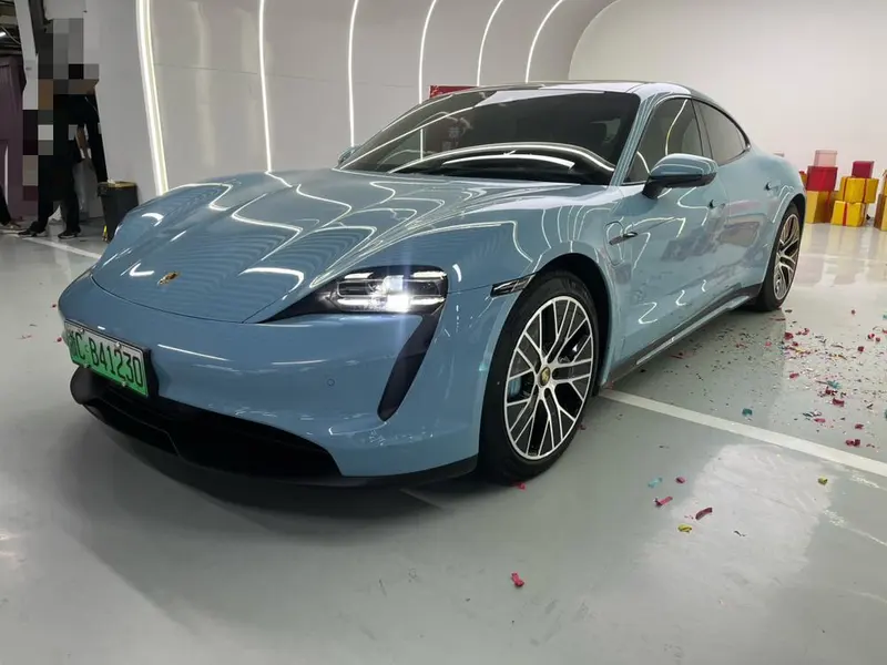 Porsche Taycan, 2022
