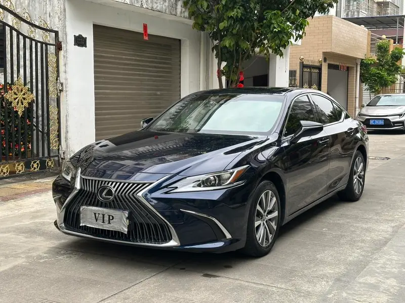 Lexus ES 200 Edition CN6, 2018 — фото 1