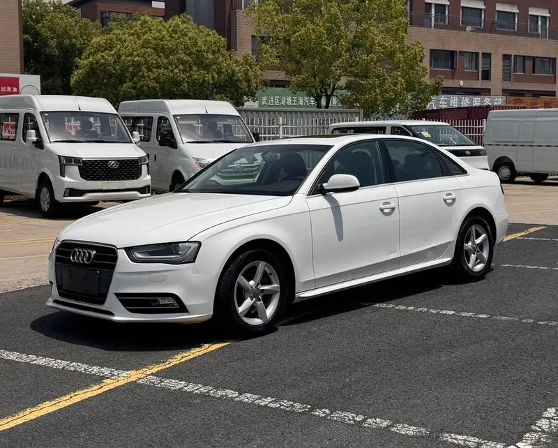 Audi A4L 35 TFSI Auto Standard Version, 2013 — фото 1