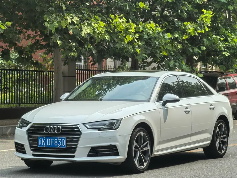 Audi A4L 30 Version 40 TFSI Version, 2018 — фото 1