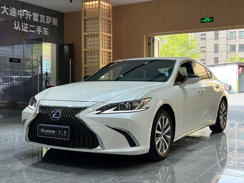 Lexus ES 300h Edition CN6, 2020 — фото 1