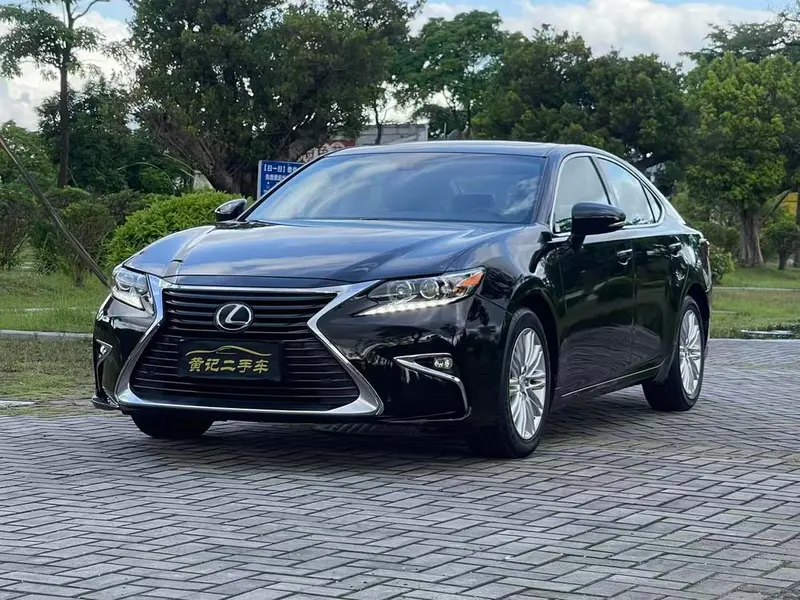 Lexus ES 200 Comfort Edition, 2015 — фото 1