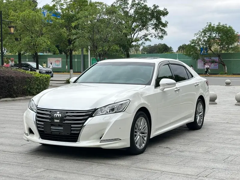 Toyota Crown, 2017