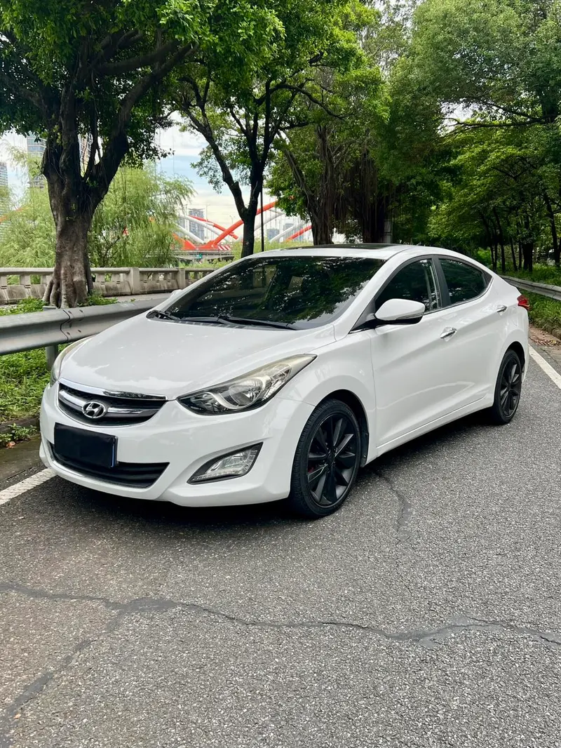 Hyundai Elantra Langdong 1.6L Auto Leading Version, 2015 — фото 1