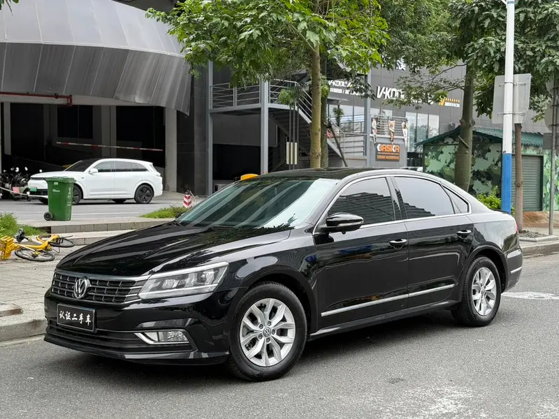 Volkswagen Passat 280TSI DSG Premium Edition, 2017 — фото 1
