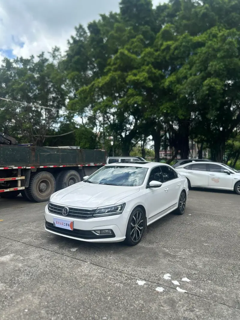 Volkswagen Passat 280TSI DSG Premium Edition, 2016 — фото 1