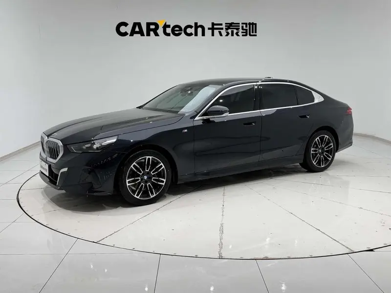 BMW 5-Series, 2025