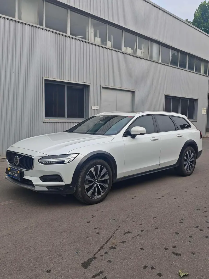 Volvo V90, 2022