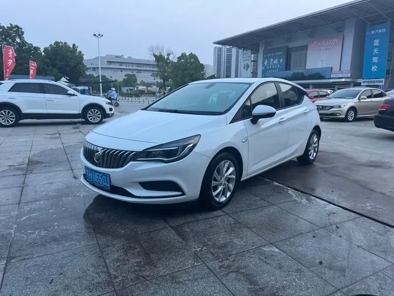 Buick Verano Hatchback 15S Auto Leading Version, 2016 — фото 1