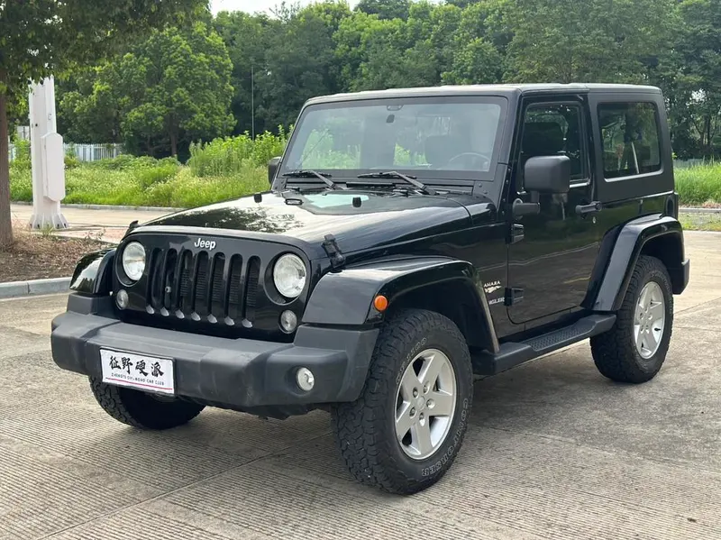 Jeep Wrangler 3.8L Sahara Edition, 2010 — фото 1