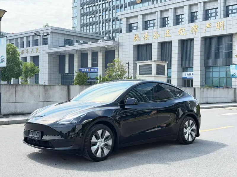 Tesla Model Y, 2022