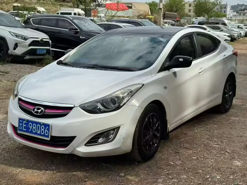 Hyundai Elantra Langdong 1.6L Manual Fashion Version, 2015 — фото 1