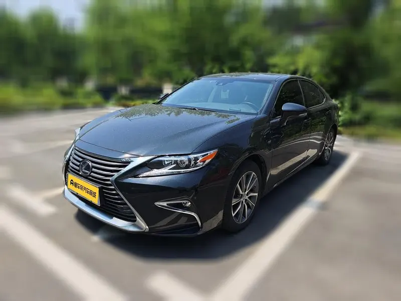 Lexus ES 300h Comfort Edition, 2015 — фото 1