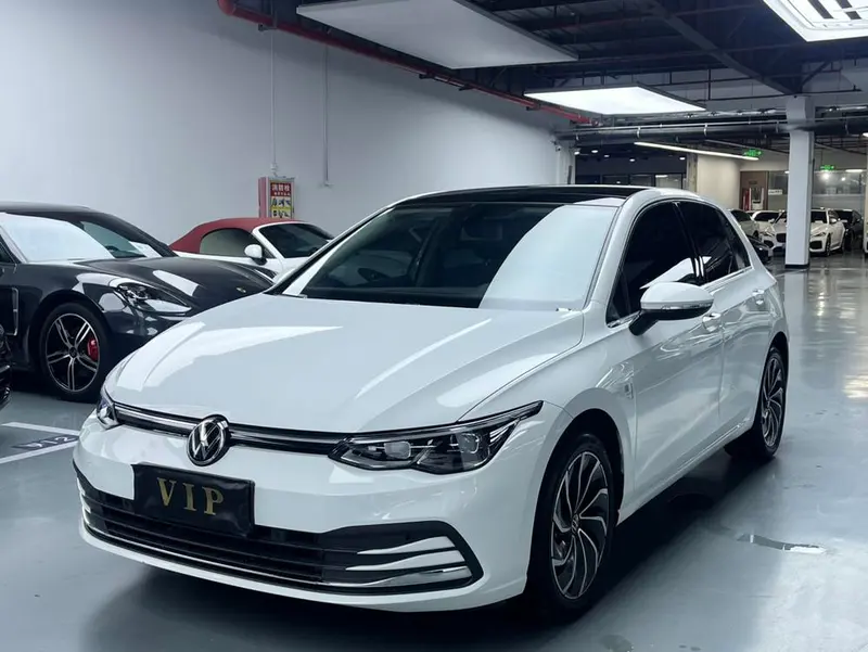 Volkswagen Golf, 2024