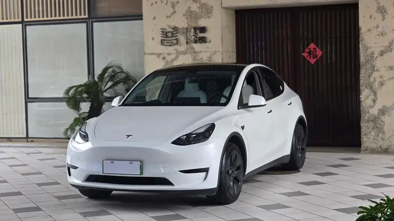 Tesla Model Y, 2023