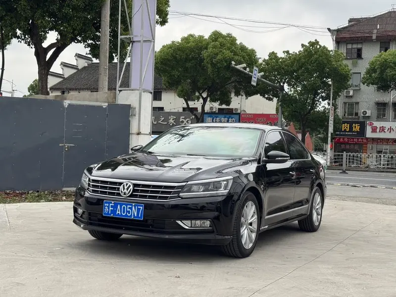 Volkswagen Passat 330TSI DSG Premium Edition, 2017 — фото 1
