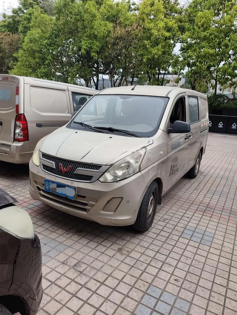 Wuling Rongguang V, 2016