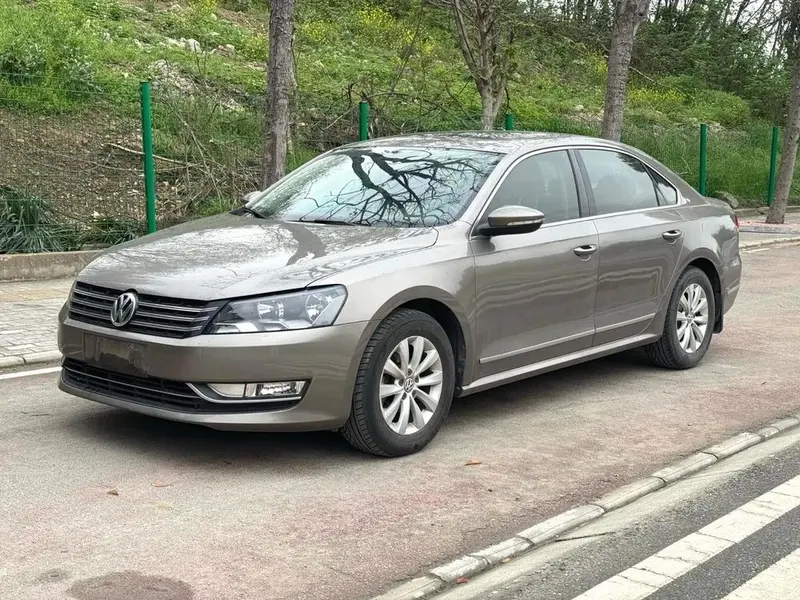 Volkswagen Passat 1.8TSI DSG Premium Edition, 2013 — фото 1