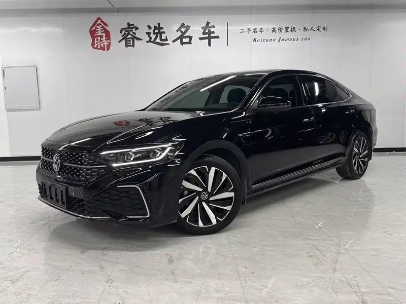 Volkswagen Passat 330TSI Luxury Edition, 2022 — фото 1