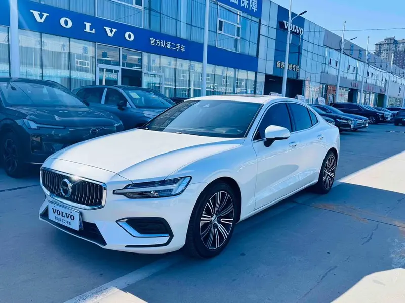 Volvo S60, 2022