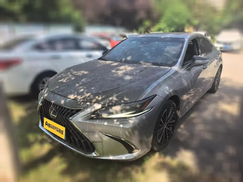 Lexus ES 300h Refined Edition, 2022 — фото 1