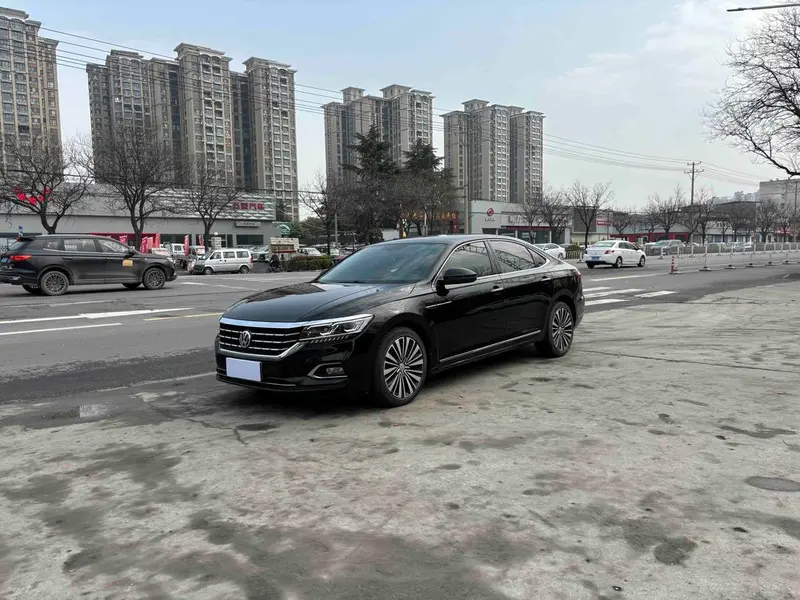Volkswagen Passat 330TSI Luxury Edition CN6, 2019 — фото 1