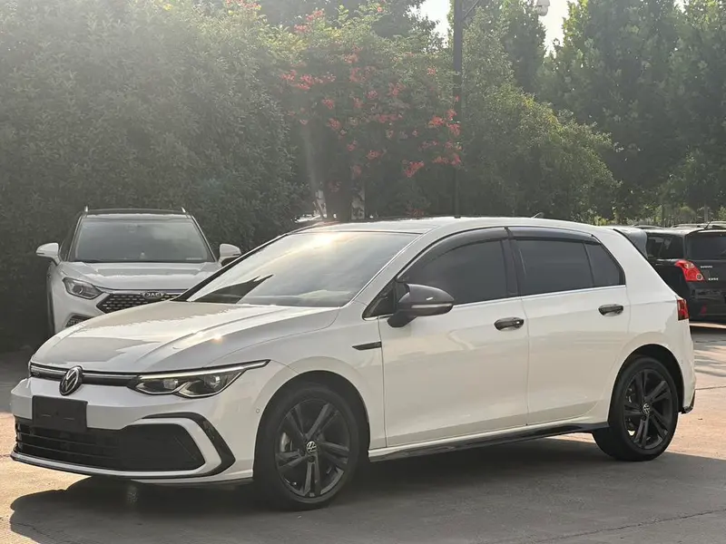 Volkswagen Golf, 2023