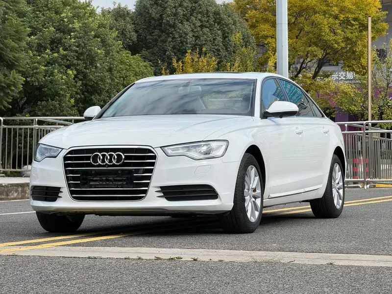 Audi A6L TFSI Standard Version, 2012 — фото 1