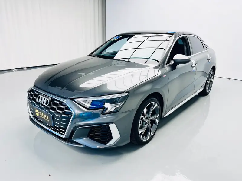 Audi A3 Facelift A3L Limousine 35 TFSI Luxury Sport Version, 2023 — фото 1