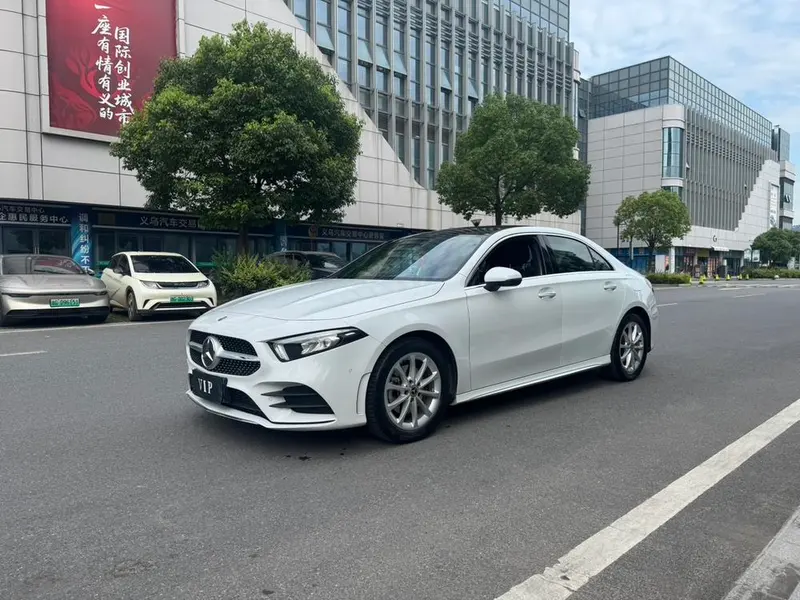 Mercedes-Benz A-Class Facelift A 200 L Sport Fashion Version, 2020 — фото 1