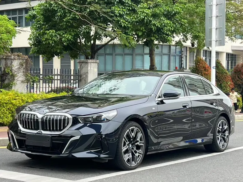 BMW 5-Series, 2025